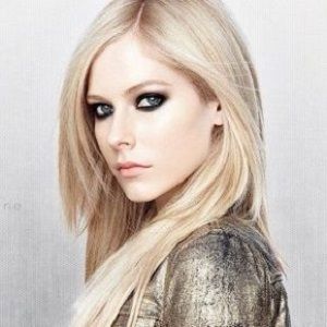 Avril Lavigne Kimdir? Vücut Ölçüleri – Boyu – Kilosu – Göz Rengi