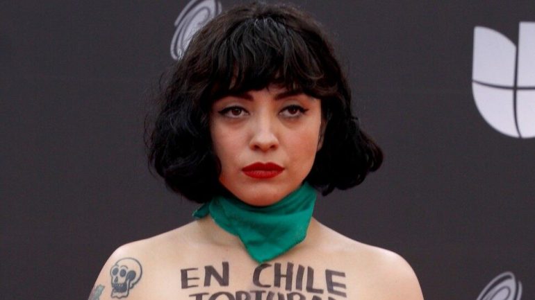 Mon Laferte Kimdir? – Vücut Ölçüleri – Boyu – Kilosu – Göz Rengi – Burcu