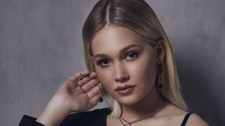 Kelli Berglund Kimdir? – Vücut Ölçüleri – Boyu – Kilosu – Göz Rengi