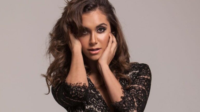 Alyson Stoner Vücut Ölçüleri – Boyu – Kilosu – Göz Rengi – Saç Rengi