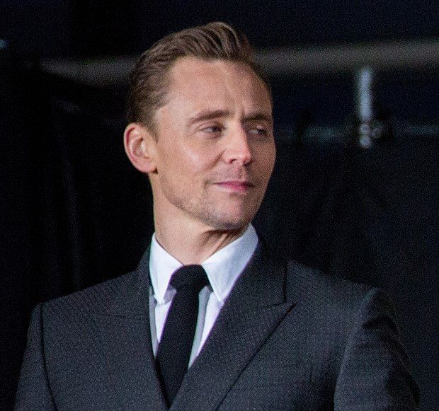 Tom Hiddleston Vücut Ölçüleri – Boyu – Kilosu – Göz Rengi – Saç Rengi